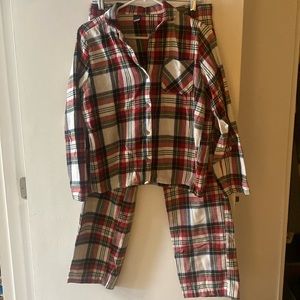 Old Navy plaid pjs. Size medium.